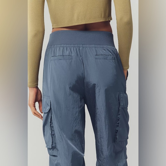 Daily Practice Silky Cargo Pants - Picture 4 of 5